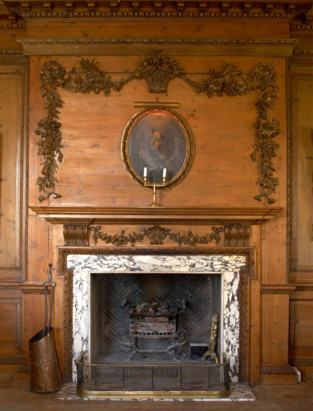 Elegant interior design with fireplace mantel; interior design ideas, decorating inspiration