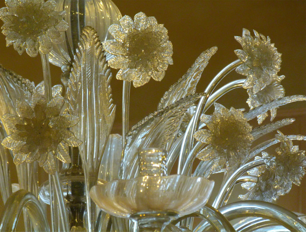 Venetian glass chandeliers; Stunning details of Venetian glass chandelier