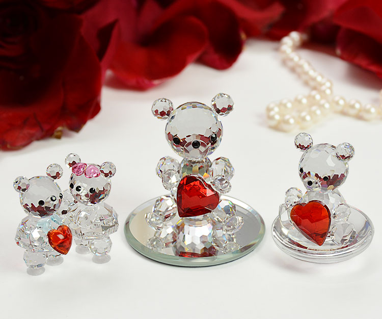 Valentine's day | crystal love bears made of the finest Bohemian crystal  | crystal gifts | Valentine's day gifts | engagement gift ideas